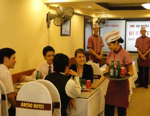 Đồng phục nhà hàng - khách sạn đẹp Đồng phục nhà hàng - khách sạn đẹp